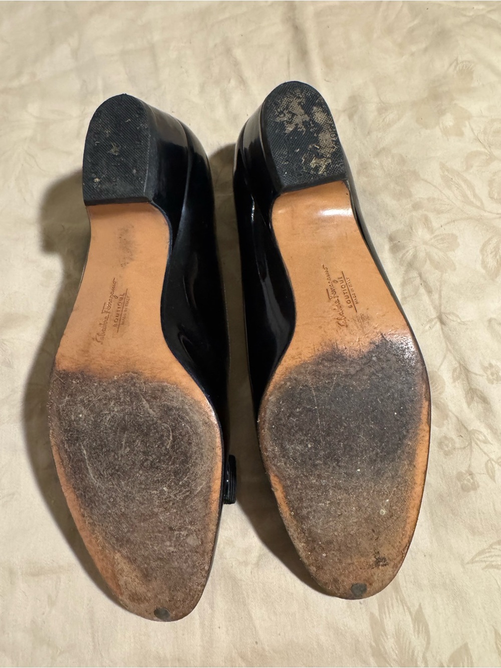 Salvatore Ferragamo Black Patent Vara Bow Low Heel Pumps - Picture 3 of 4